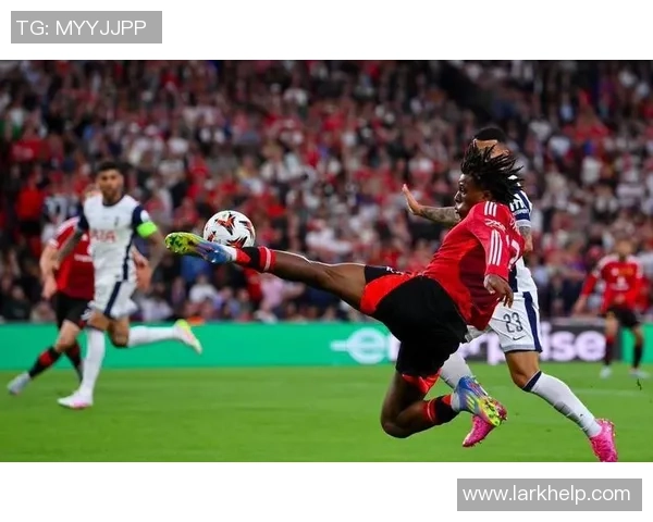 足球巨星化身普通球员隐身草根赛场再现巅峰技艺